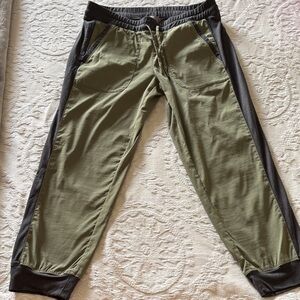 The North Face Women’s Olive and Gray Jogger Hiking Pants Gently Loved M